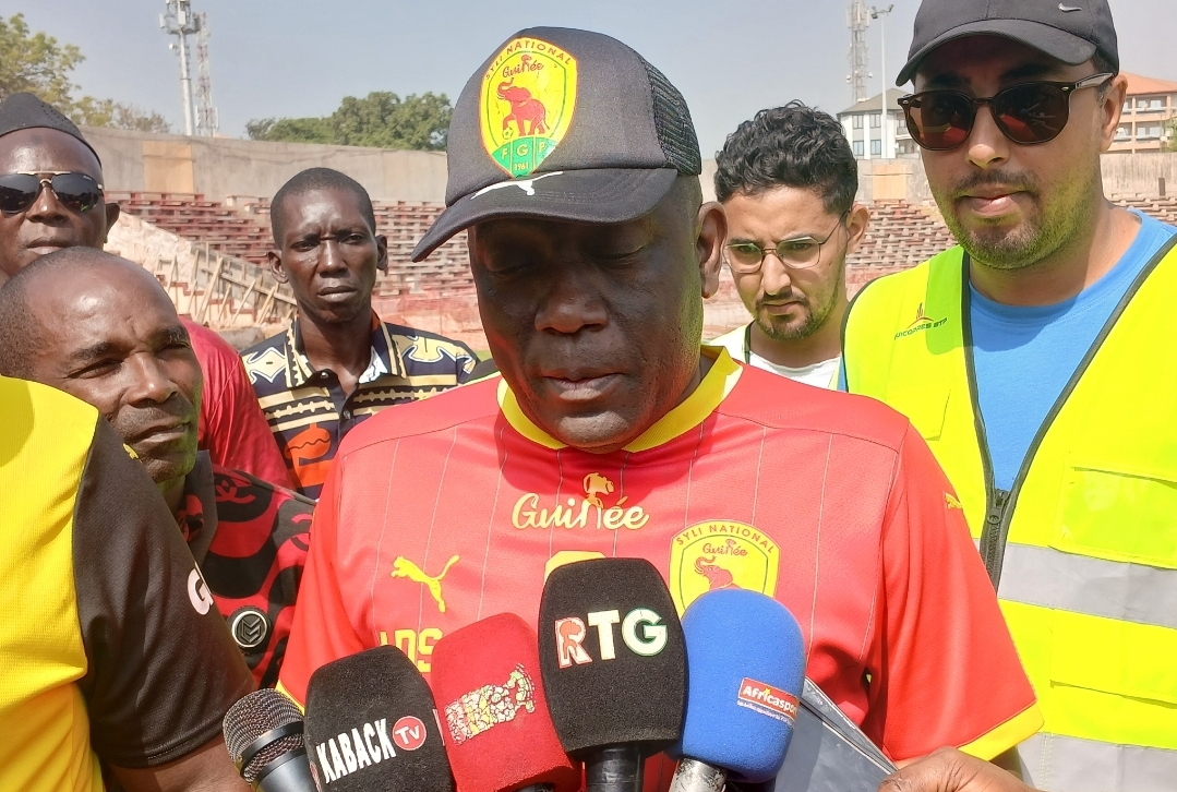 Stade du 28 septembre:Le ministre des sports Bogola Haba et le président de la FGF Aboubacar Sampil, en visite guidée sur le chantier !