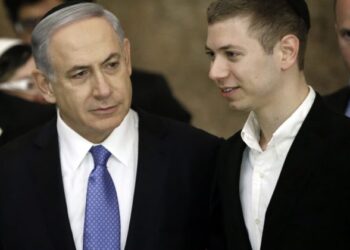 “Va te faire voir!”: le fils de Netanyahu réagit au plan Macron sur la possible reconnaissance d’un État palestinien