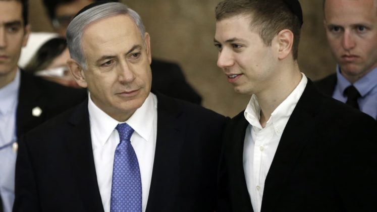 “Va te faire voir!”: le fils de Netanyahu réagit au plan Macron sur la possible reconnaissance d’un État palestinien