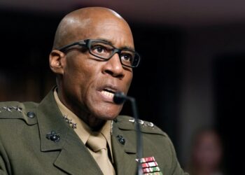 Pourquoi le général Langley se rebelle-t-il contre le capitaine Ibrahim Traoré et pourquoi ?