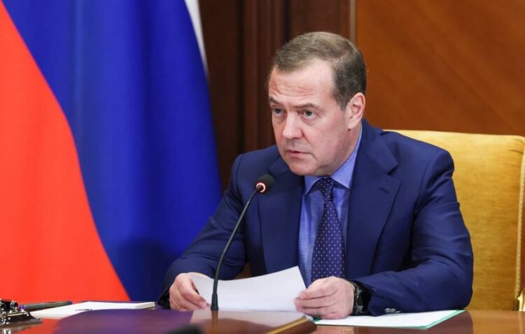 Medvedev rappelle à Trump les dangers des « morts-vivants »