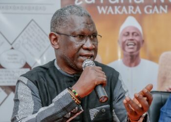 Ahmed Kanté participe à la dédicace de l’ouvrage « Wakara Gan–Les deux tablettes sacrées »