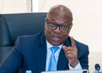 Mobilité urbaine : Ousmane Gaoual Diallo annonce le déploiement de 300 taxis et l’acquisition prochaine de 200 bus