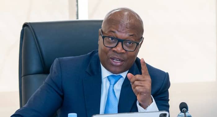 Mobilité urbaine : Ousmane Gaoual Diallo annonce le déploiement de 300 taxis et l’acquisition prochaine de 200 bus